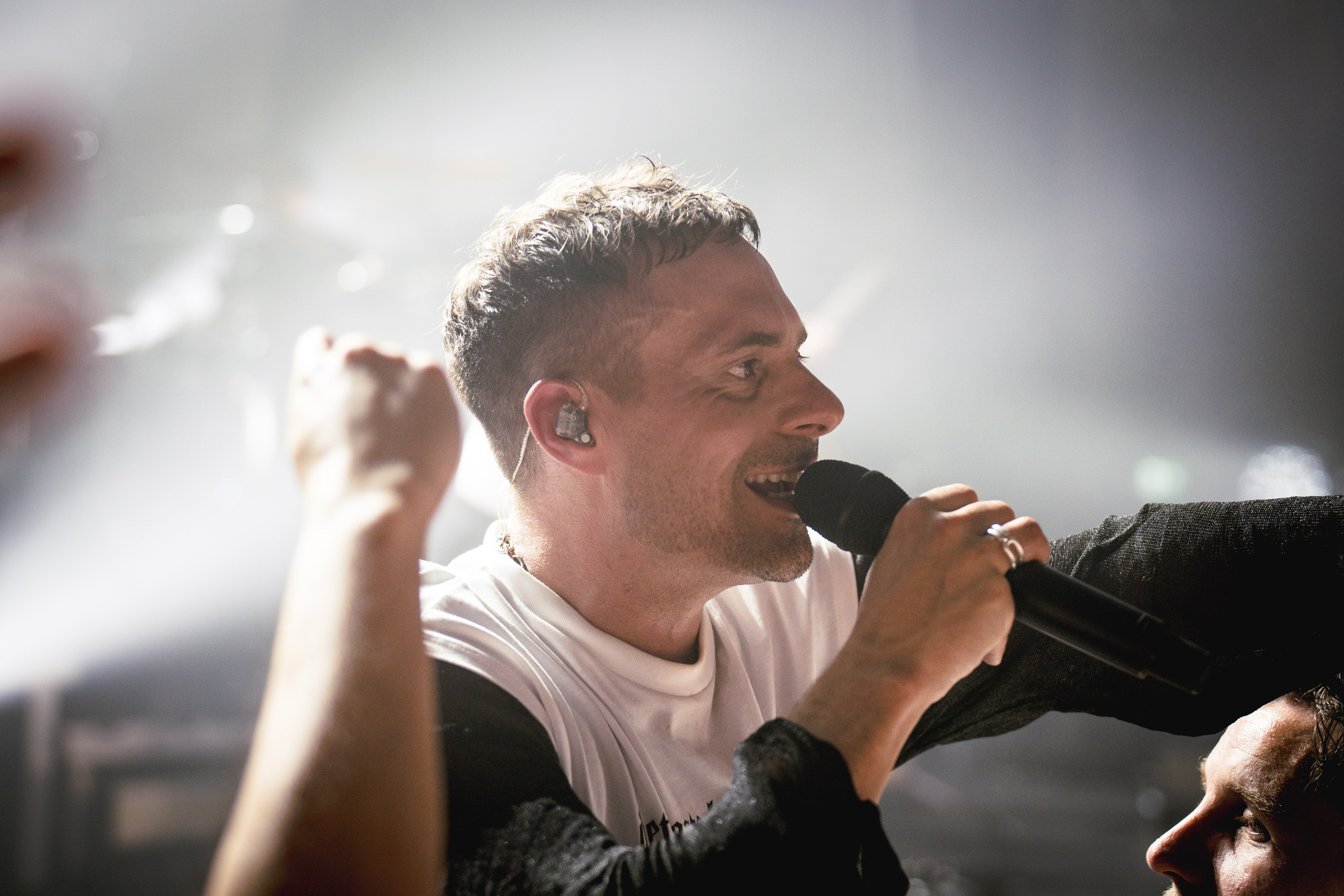 Close-up of Oskar Linnros singing toward the crowd